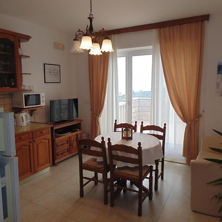 Villa Apartments Mate Cebalo Лумбарда Екстер'єр фото