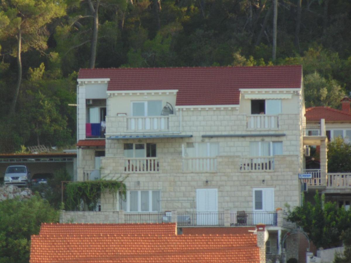 Villa Apartments Mate Cebalo Лумбарда Екстер'єр фото