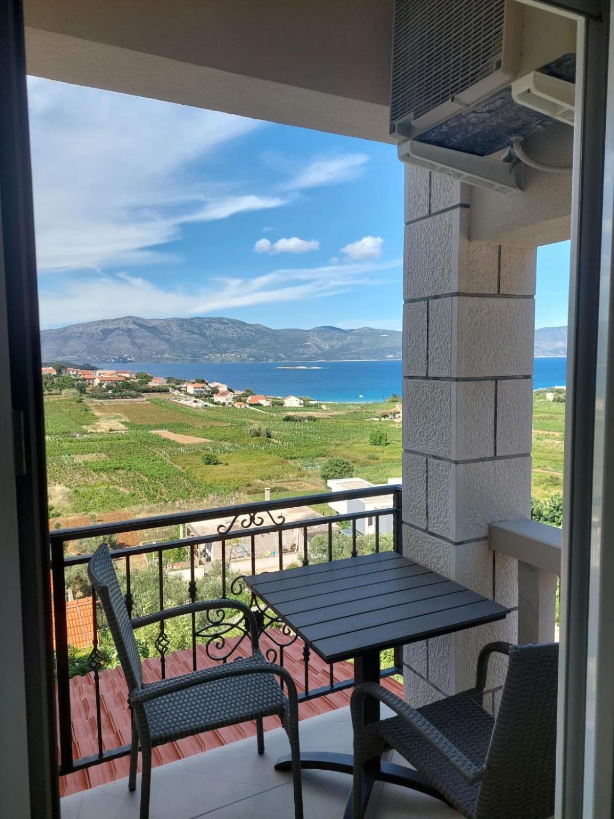 Villa Apartments Mate Cebalo Лумбарда Екстер'єр фото