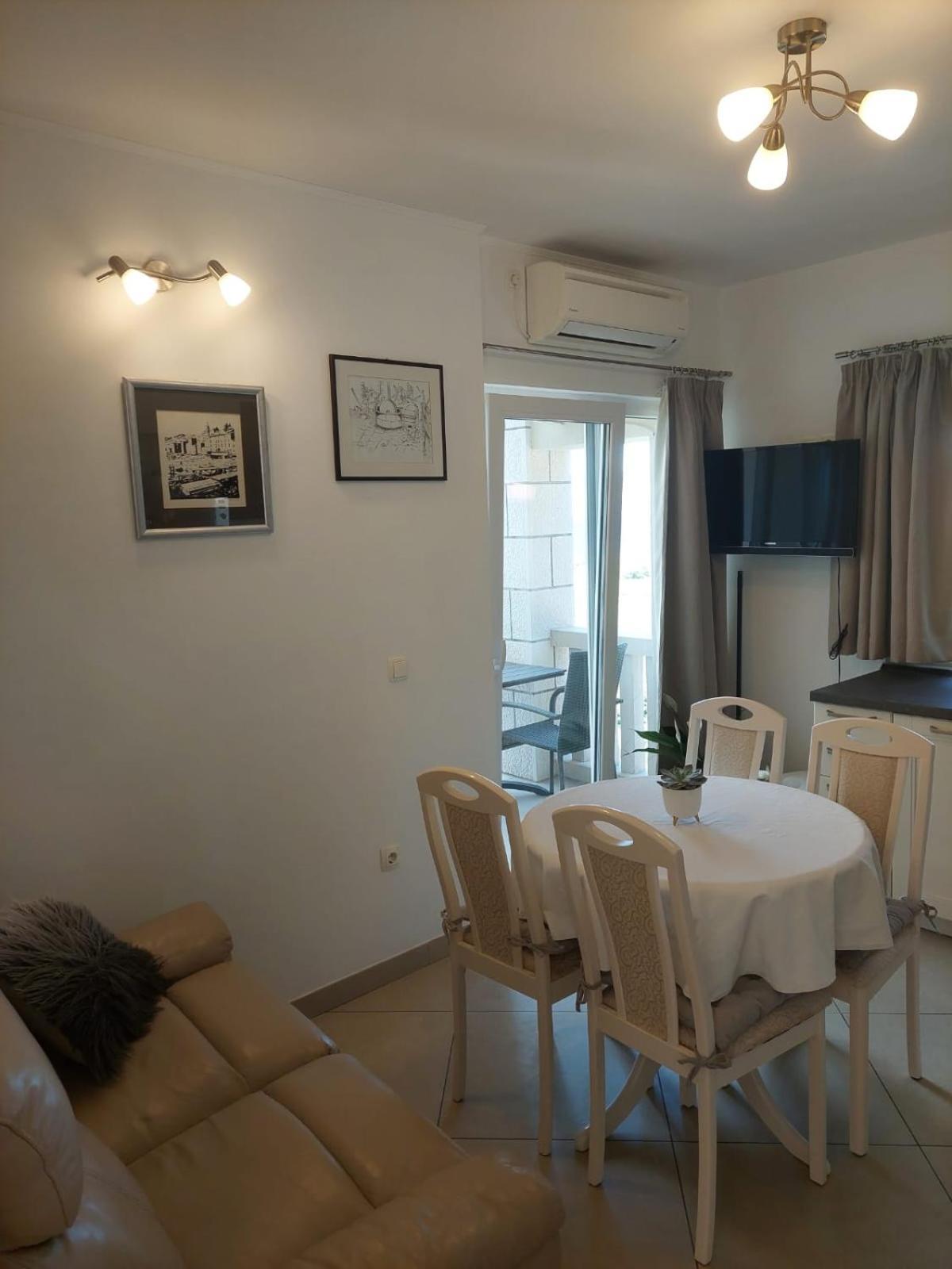 Villa Apartments Mate Cebalo Лумбарда Екстер'єр фото