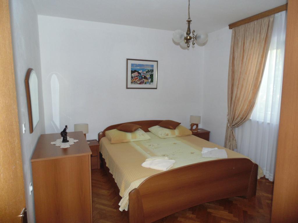 Villa Apartments Mate Cebalo Лумбарда Екстер'єр фото